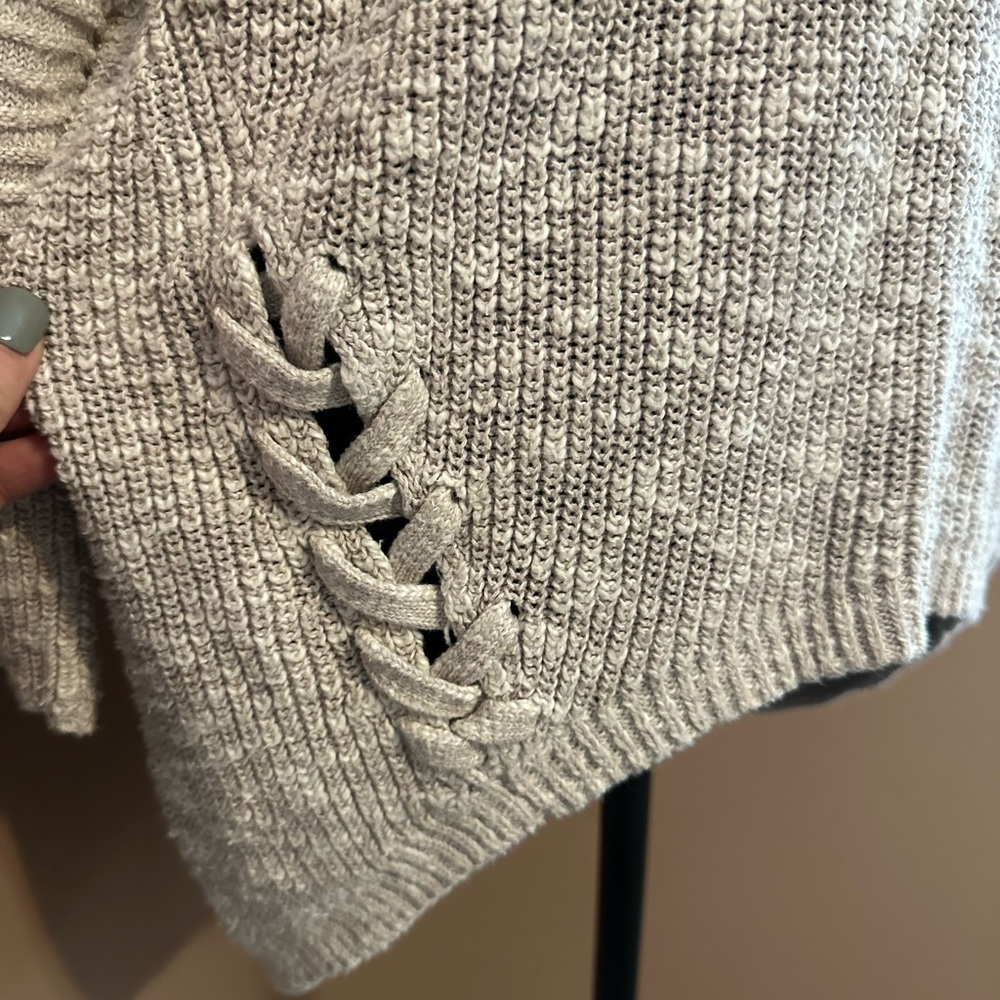Express 3/4 sleeve sweater. - Picture 3 of 4